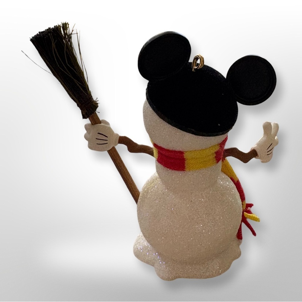 Hallmark Disney 2004 Snow Sculpture Mickey Mouse - Picture 4 of 6